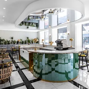 **** Hotel Western Premier Roosevelt France