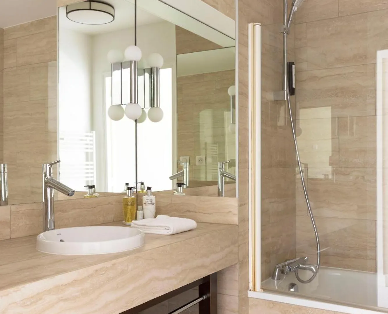 Le Plessis Grand Hotel 4*, Le Plessis-Robinson France